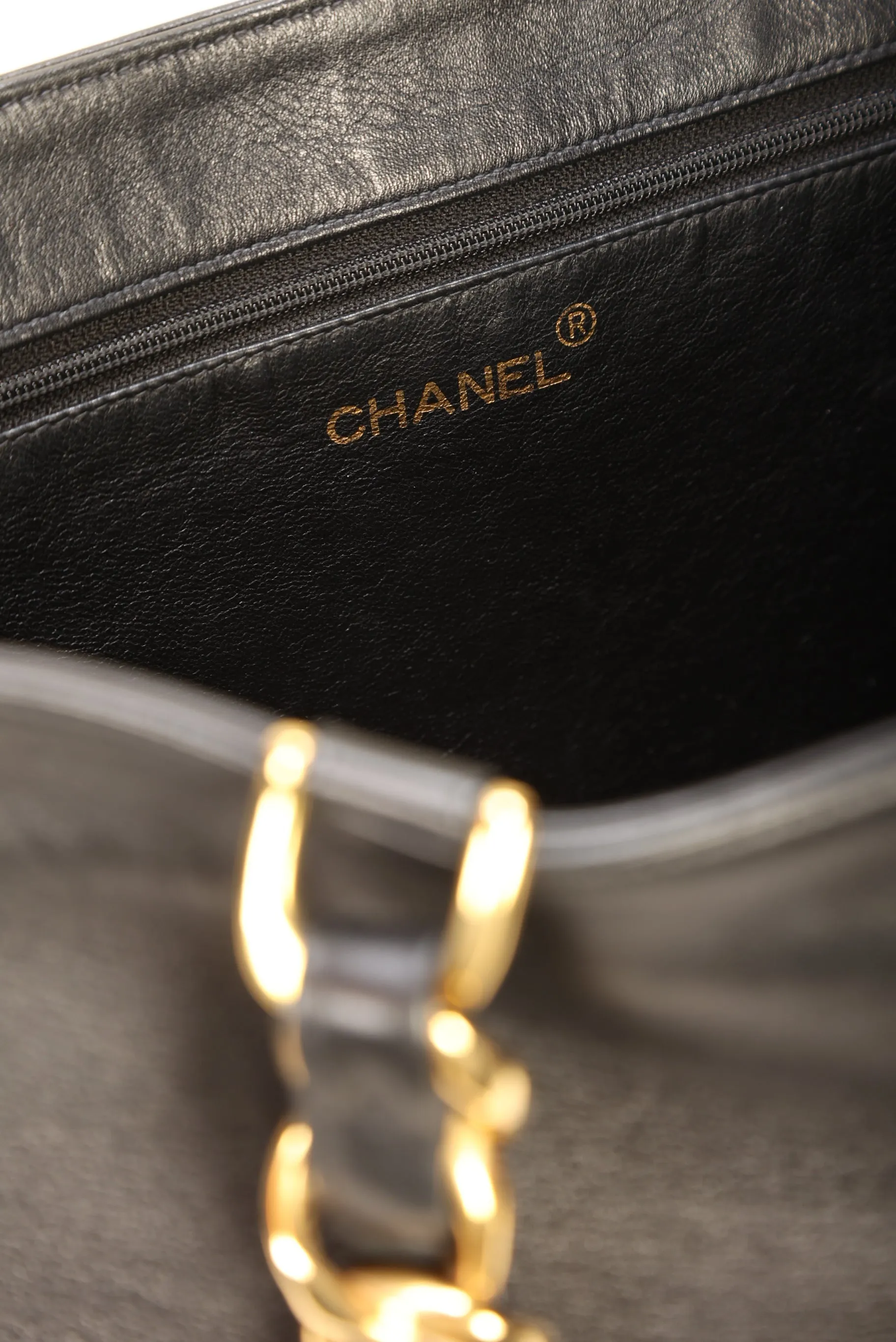 CL Timeless Chunky Chain Tote