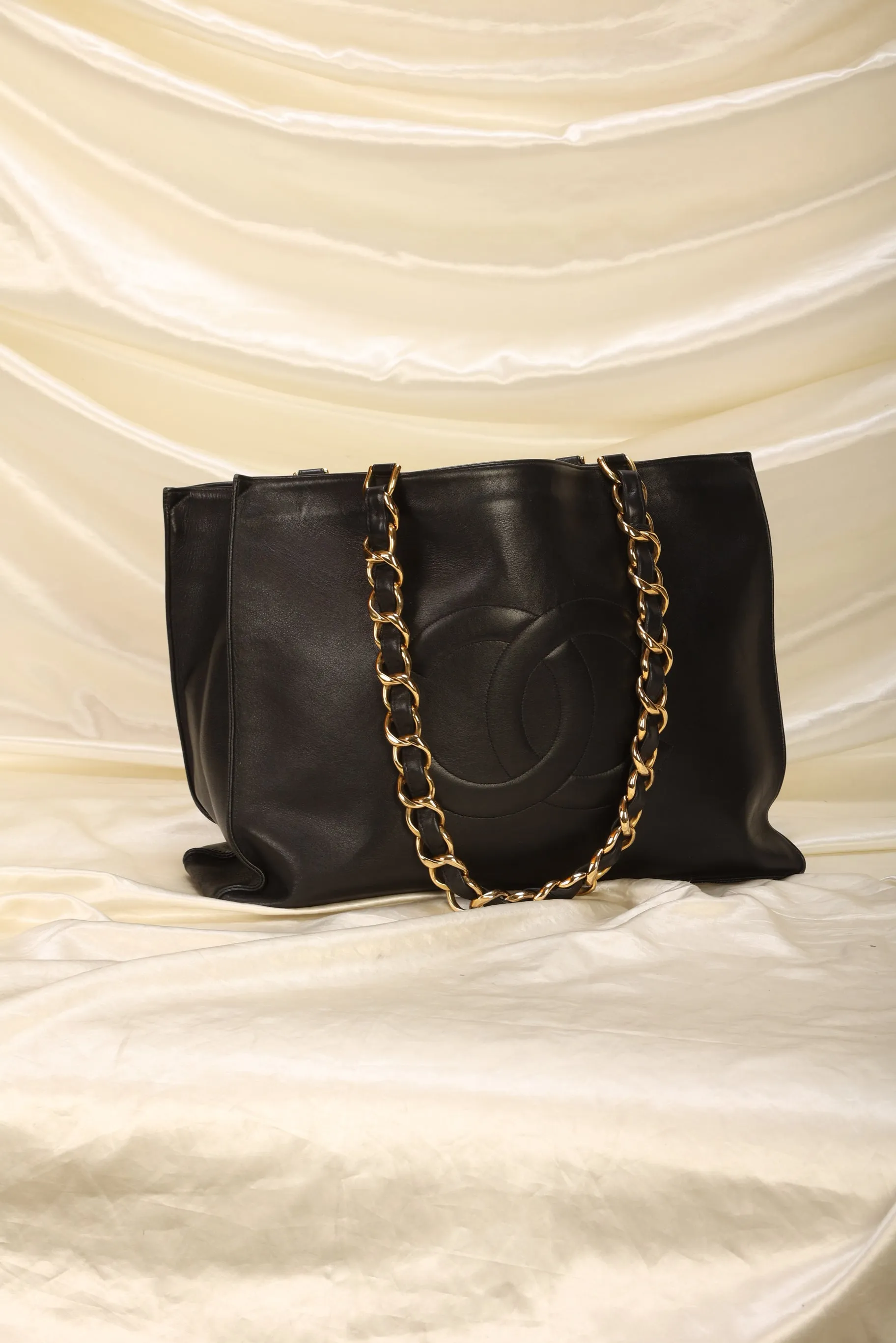 CL Timeless Chunky Chain Tote