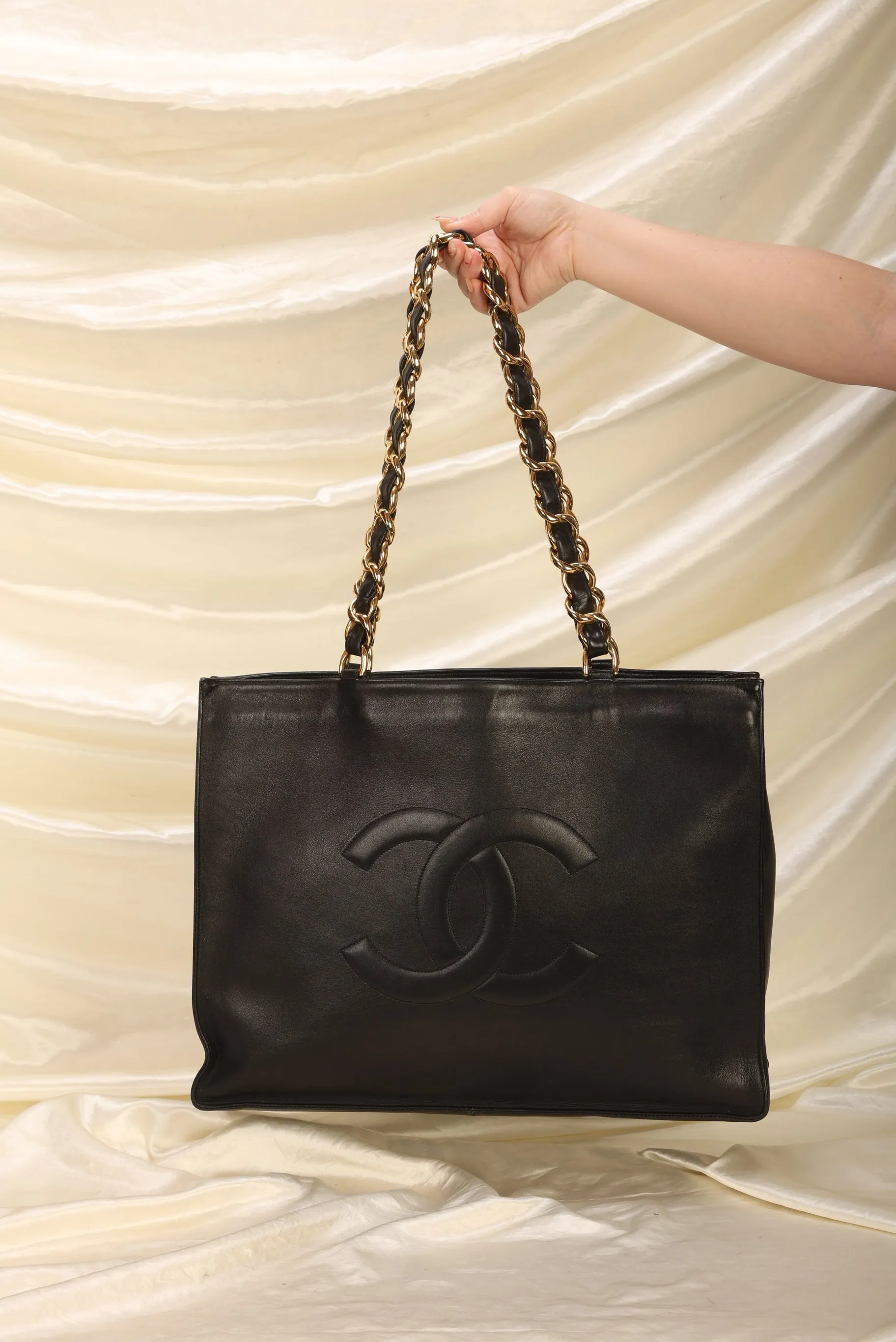 CL Timeless Chunky Chain Tote