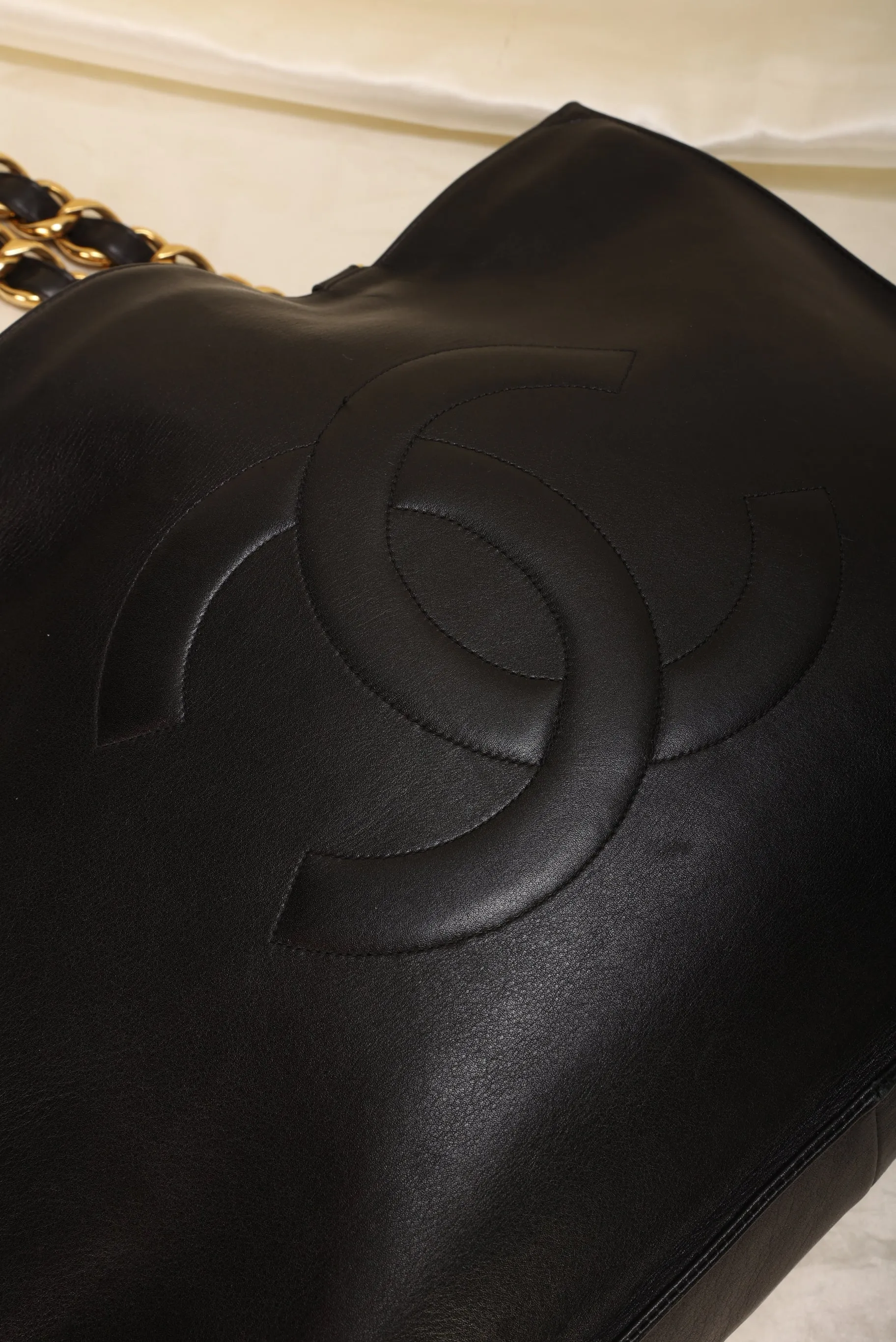 CL Timeless Chunky Chain Tote