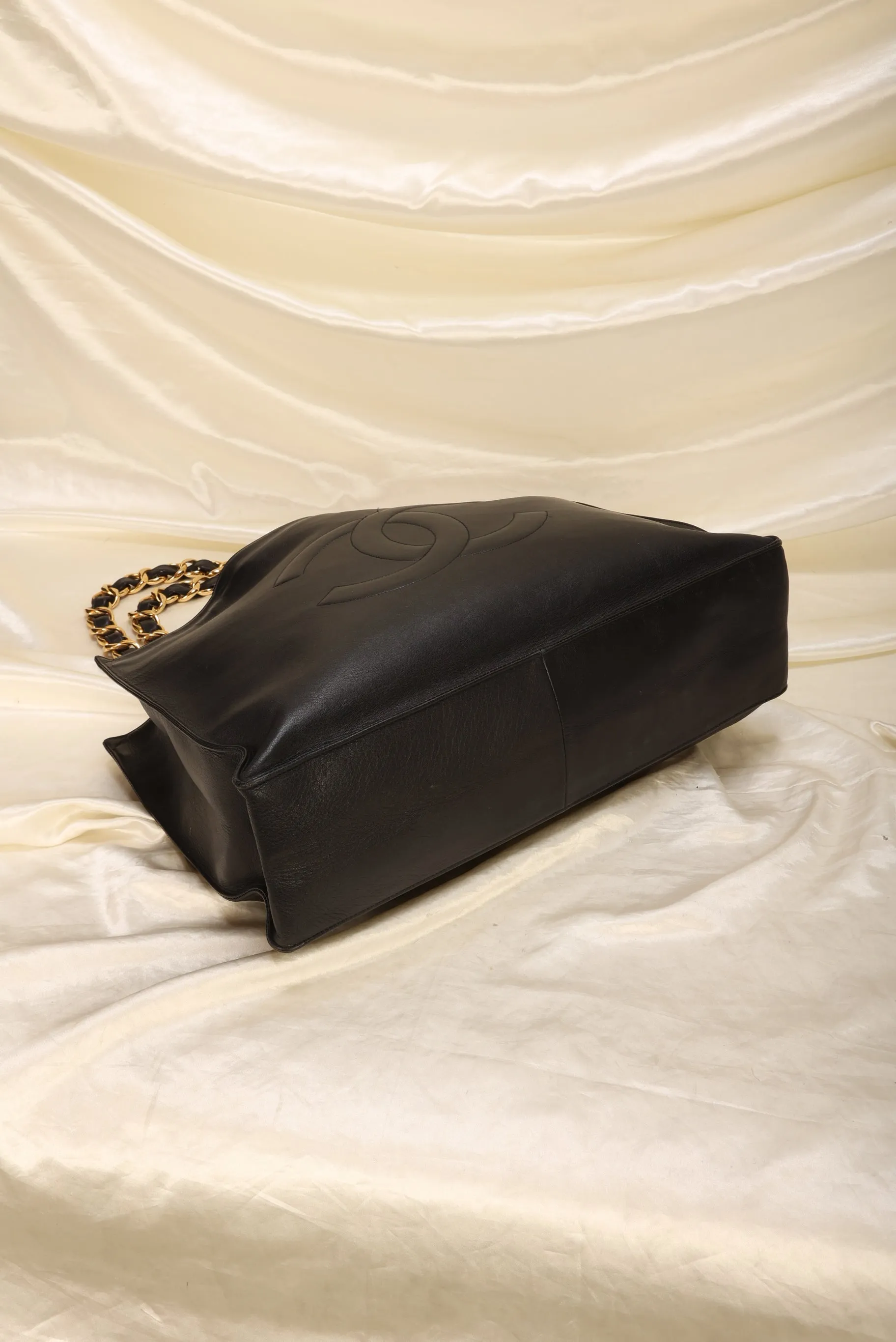 CL Timeless Chunky Chain Tote