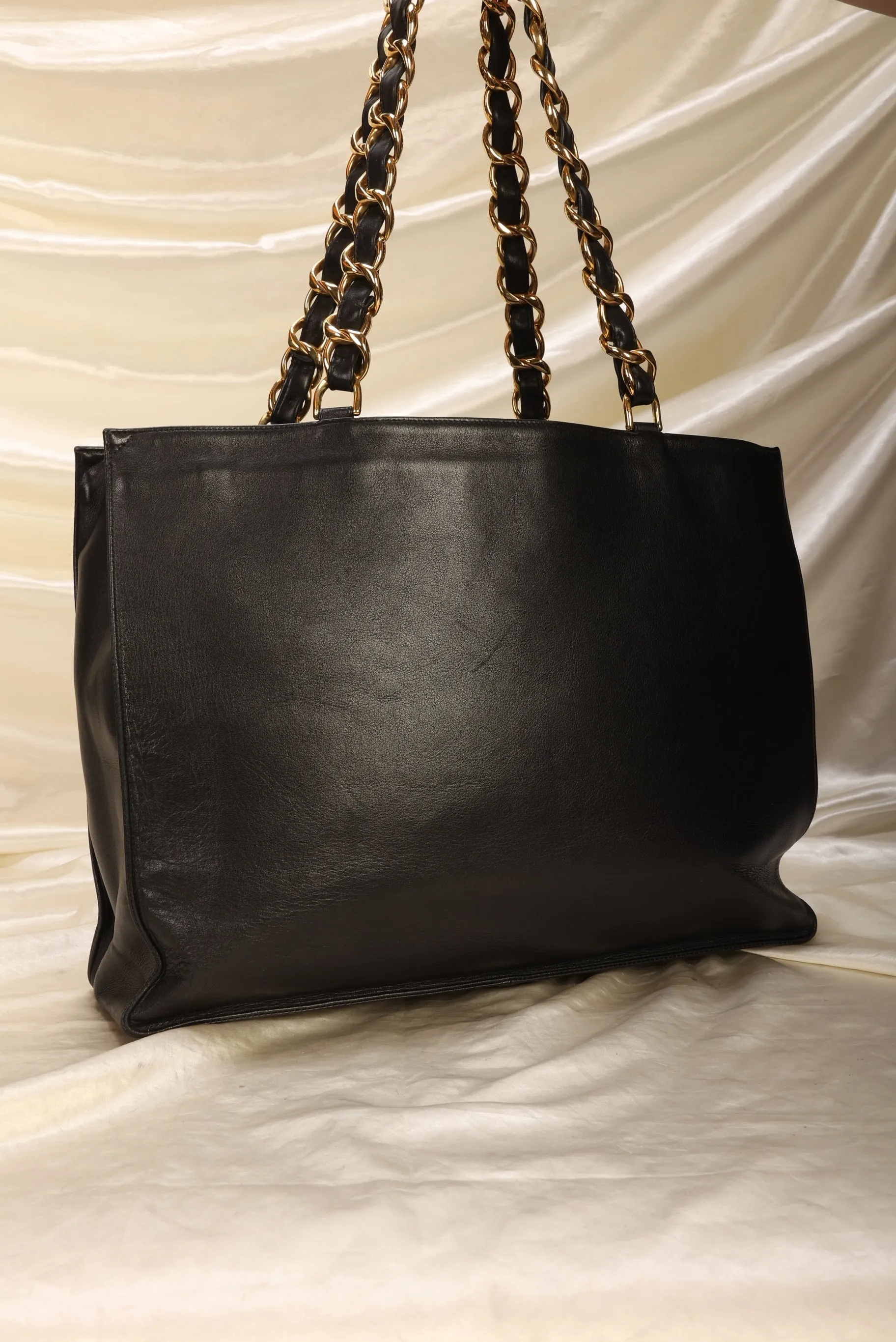 CL Timeless Chunky Chain Tote
