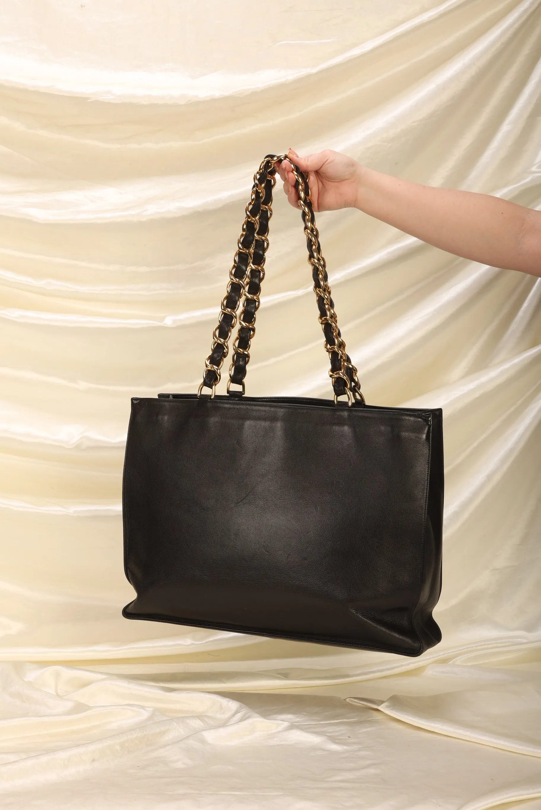 CL Timeless Chunky Chain Tote