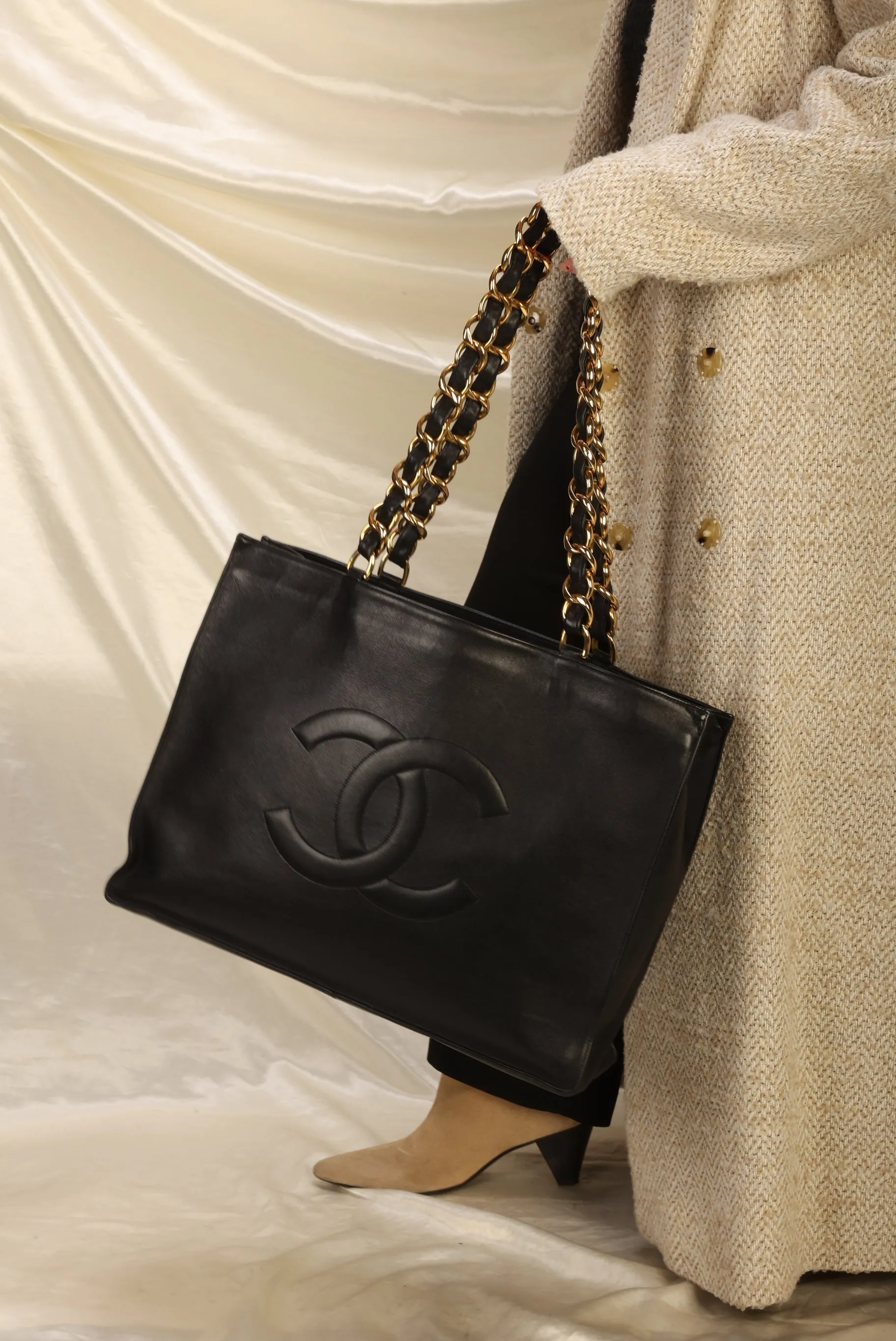 CL Timeless Chunky Chain Tote
