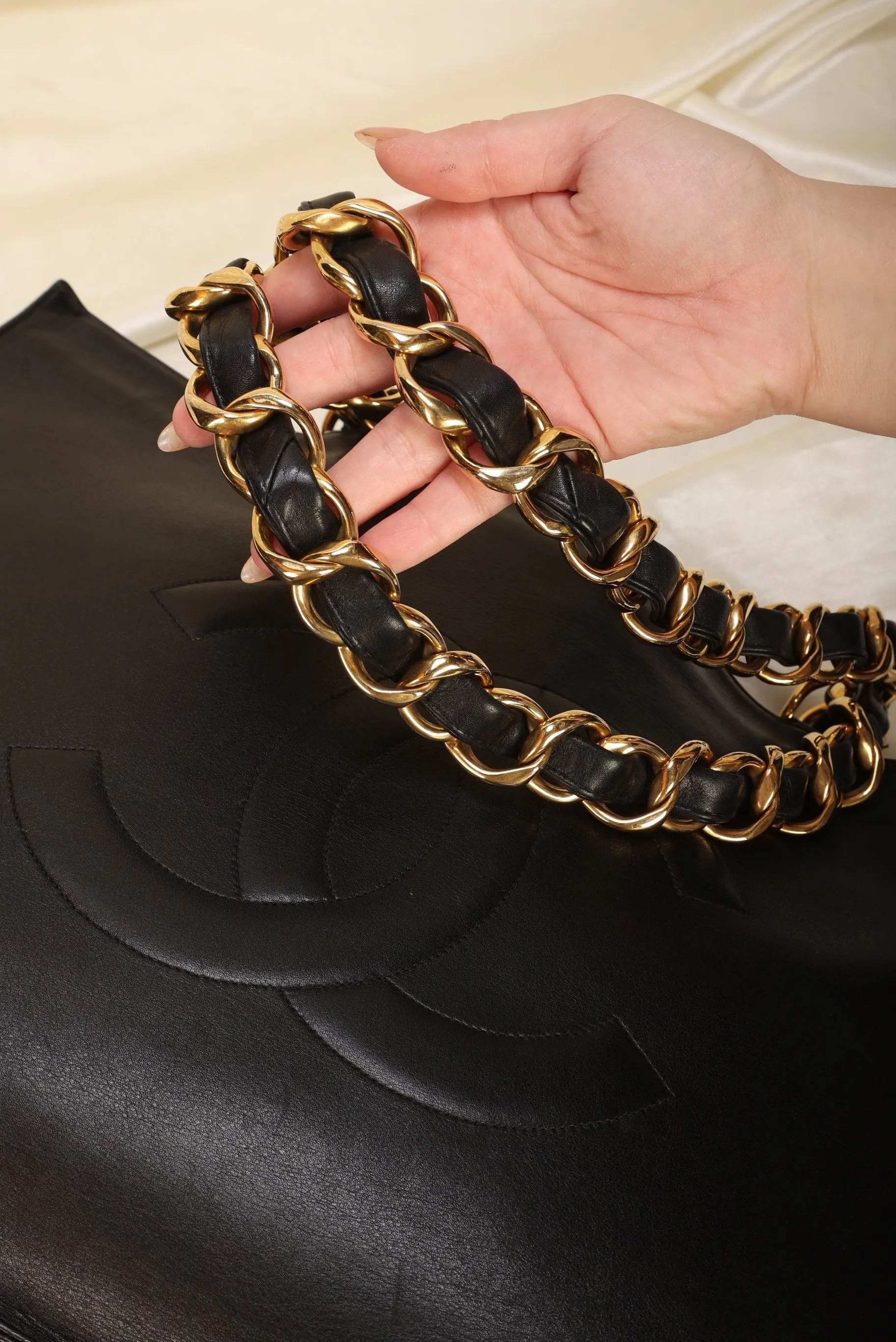 CL Timeless Chunky Chain Tote