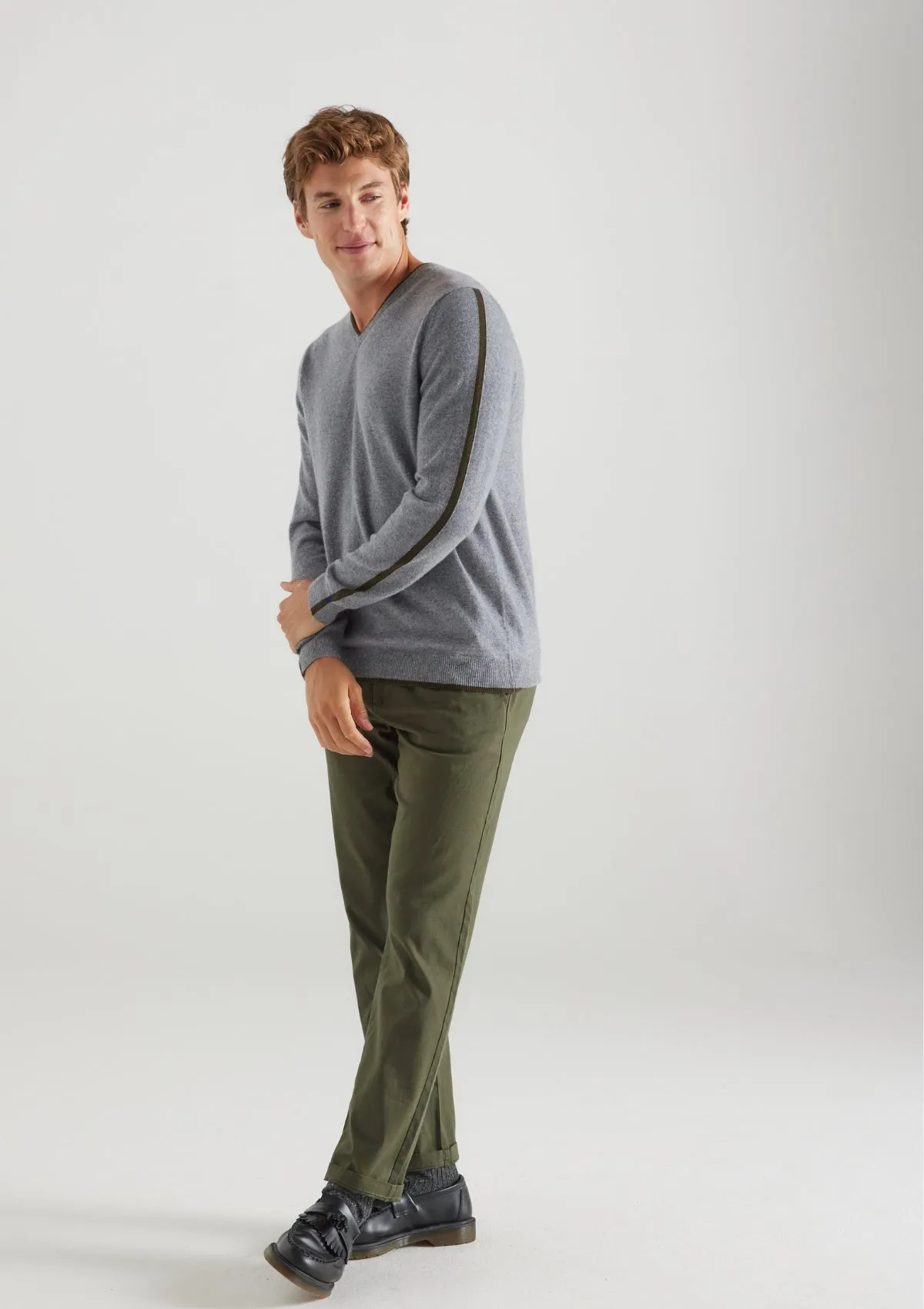 Mens Cashmere V Neck Sweater in Derby Grey