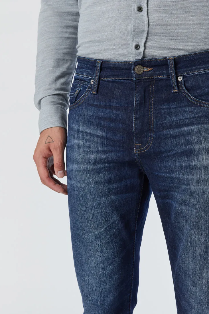 ZACH STRAIGHT LEG JEANS IN DARK WILLIAMSBURG